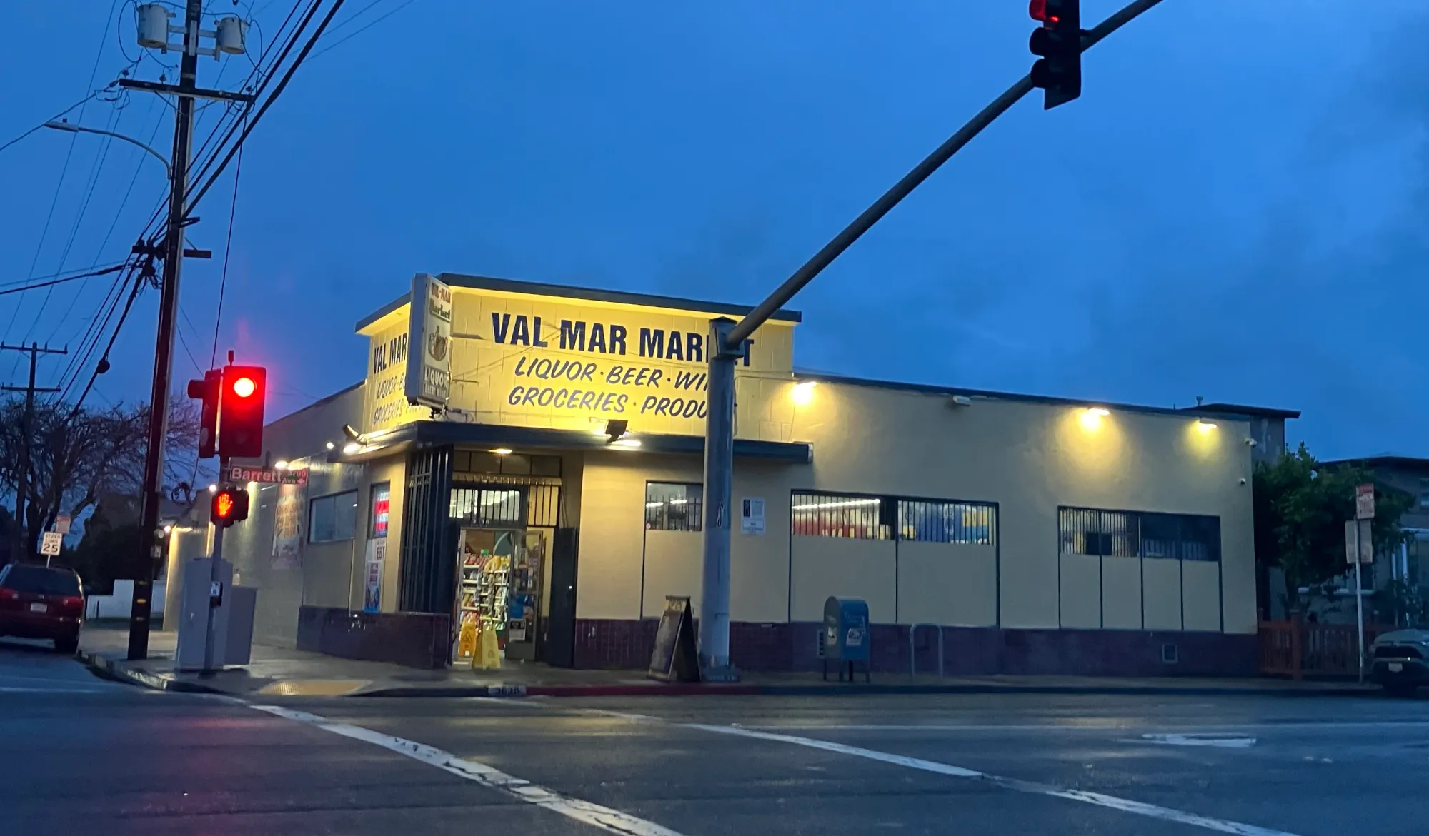 Val Mar Market in Richmond