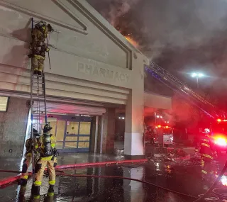 Early morning fire damages vacant Macdonald Avenue Walgreens building