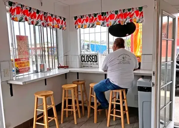  Navarro’s Italian Deli